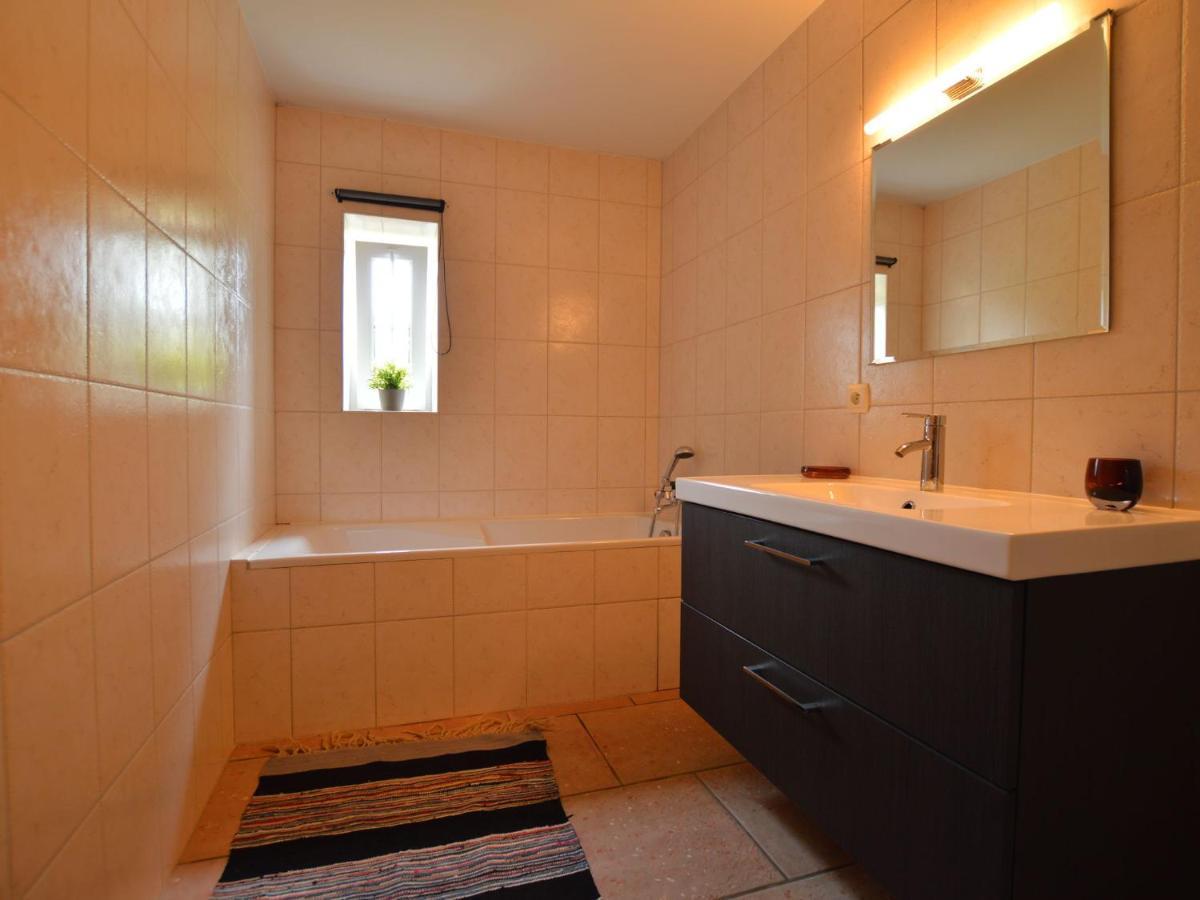 Leuk Huis Met Zwembad Cetturu Bilik gambar